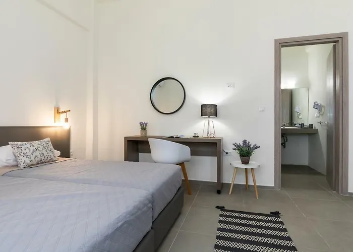 Rose Central Master Bedroom Apartment